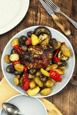 Sebzeli haşlanmış jambon, sebzeli et filetosu.