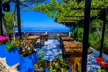 Zia - Yunanistan 'ın Kos adasının sahil manzarasına muhteşem manzaralı güzel bir dağ köyü.