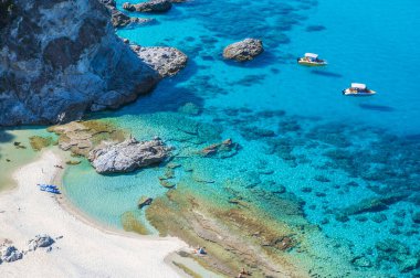 Capo Vaticano 'dan Praia di Fuoco ve Spiaggia di Ficara' nın muhteşem manzarası - cennet sahili ve kıyı manzarası - Calabria, İtalya 'da seyahat yeri