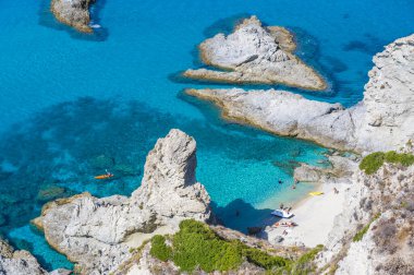 Capo Vaticano 'dan Praia di Fuoco ve Spiaggia di Ficara' nın muhteşem manzarası - cennet sahili ve kıyı manzarası - Calabria, İtalya 'da seyahat yeri