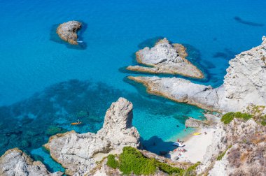 Capo Vaticano 'dan Praia di Fuoco ve Spiaggia di Ficara' nın muhteşem manzarası - cennet sahili ve kıyı manzarası - Calabria, İtalya 'da seyahat yeri