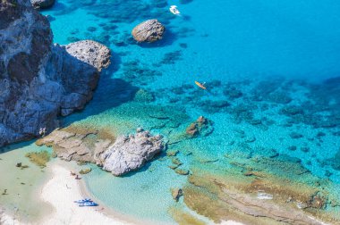 Capo Vaticano 'dan Praia di Fuoco ve Spiaggia di Ficara' nın muhteşem manzarası - cennet sahili ve kıyı manzarası - Calabria, İtalya 'da seyahat yeri