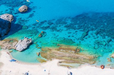 Capo Vaticano 'dan Praia di Fuoco ve Spiaggia di Ficara' nın muhteşem manzarası - cennet sahili ve kıyı manzarası - Calabria, İtalya 'da seyahat yeri