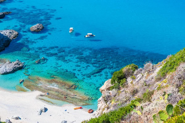 ヴァチカーノからプラヤ フコとスパイヤー フェイラの素晴らしい景色 楽園のビーチと海岸の景色 イタリアのカラブリアの旅行先 — ストック写真