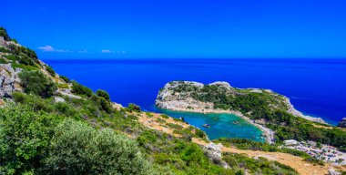 Anthony Quinn Körfezi - Rhodos adasında cennet sahili olan güzel sahil manzarası - Yunanistan, Avrupa 'da seyahat noktası