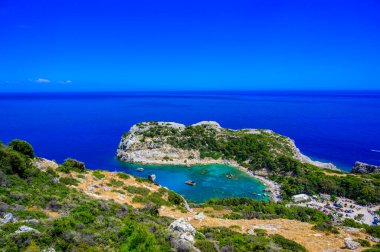 Anthony Quinn Körfezi - Rhodos adasında cennet sahili olan güzel sahil manzarası - Yunanistan, Avrupa 'da seyahat noktası