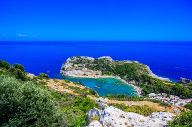 Anthony Quinn Körfezi - Rhodos adasında cennet sahili olan güzel sahil manzarası - Yunanistan, Avrupa 'da seyahat noktası