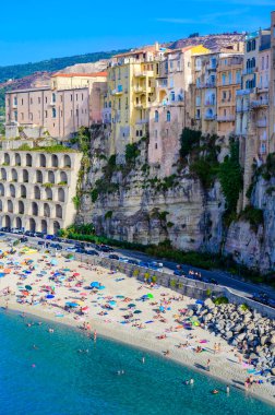 Tropea City Plajı - Calabria 'da cennet kumsalı olan güzel sahil manzarası - Güney İtalya, Avrupa' da seyahat noktası