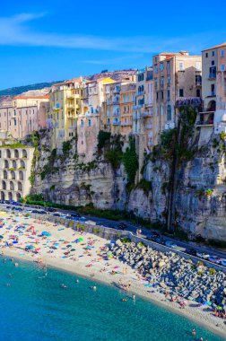 Tropea City Plajı - Calabria 'da cennet kumsalı olan güzel sahil manzarası - Güney İtalya, Avrupa' da seyahat noktası