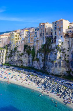 Tropea City Plajı - Calabria 'da cennet kumsalı olan güzel sahil manzarası - Güney İtalya, Avrupa' da seyahat noktası