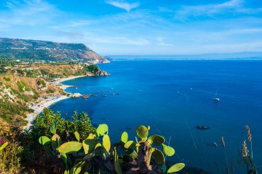 Capo Vaticano 'dan Grotticelle Sahili manzarası Tropea, Calabria - İtalya yakınlarındaki güzel manzara manzarası