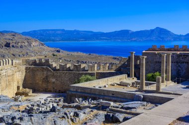 Akropolis in Lindos in Paradise manzara - güzel ada Rhodes, Yunanistan 'da seyahat
