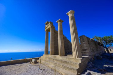 Akropolis in Lindos in Paradise manzara - güzel ada Rhodes, Yunanistan 'da seyahat