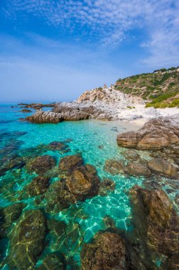 Capo Vaticano 'daki Grotticelle Plajı - Calabria sahilindeki cennet plajı - İtalya' da seyahat yeri