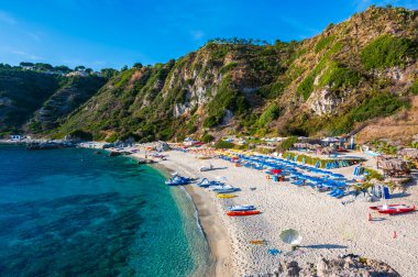 Capo Vaticano 'daki Grotticelle Plajı - Calabria sahilindeki cennet plajı - İtalya' da seyahat yeri