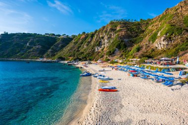 Capo Vaticano 'daki Grotticelle Plajı - Calabria sahilindeki cennet plajı - İtalya' da seyahat yeri