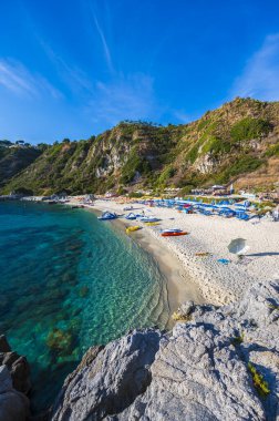 Capo Vaticano 'daki Grotticelle Plajı - Calabria sahilindeki cennet plajı - İtalya' da seyahat yeri
