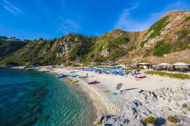 Capo Vaticano 'daki Grotticelle Plajı - Calabria sahilindeki cennet plajı - İtalya' da seyahat yeri