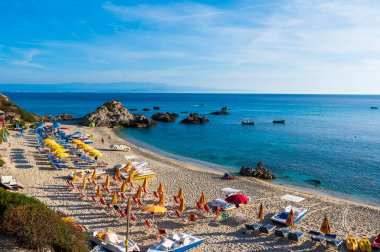 Capo Vaticano 'daki Grotticelle Plajı - Calabria sahilindeki cennet plajı - İtalya' da seyahat yeri