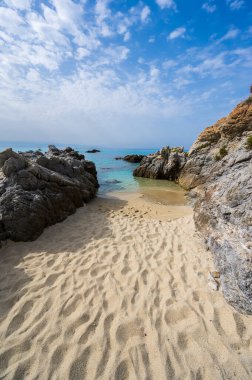 Capo Vaticano 'daki Grotticelle Plajı - Calabria sahilindeki cennet plajı - İtalya' da seyahat yeri