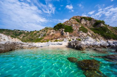 Capo Vaticano 'daki Grotticelle Plajı - Calabria sahilindeki cennet plajı - İtalya' da seyahat yeri