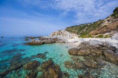 Capo Vaticano 'daki Grotticelle Plajı - Calabria sahilindeki cennet plajı - İtalya' da seyahat yeri