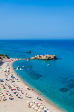 Spiaggia di Riaci - Santa Domenica 'da cennet plajı ve sahil manzarası, İtalya' da seyahat yeri