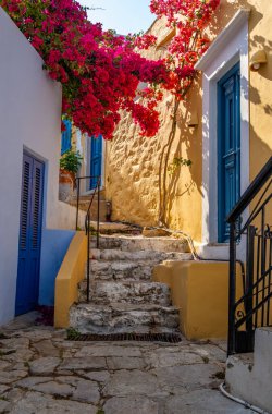 Kali Strata 'nın Yunan Symi # 2 adasındaki basamakları
