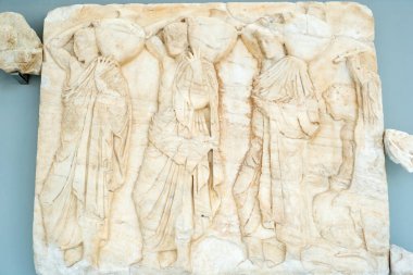 Atina, Yunanistan - 26 Mayıs 2023: Akropol Müzesinin İçi Akropol Tepesi 'ndeki Parthenon' dan Çıkarılmış Orijinal Mermer oymaları Sergileniyor 