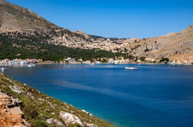 Pedi Harbor Symi Yunanistan 'ın Güzel Panoramik Manzarası Dağ Yolundan Görüldü