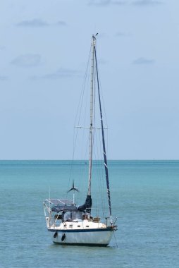 Solar and Wind motorlu yelkenli Maraton Kıyısı, Florida