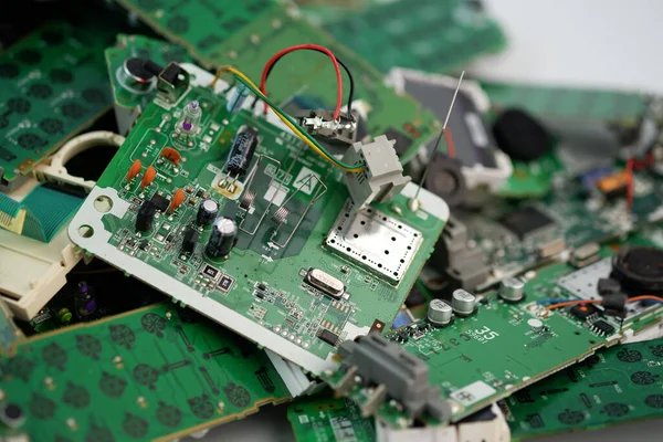 Telefon Devresi Parçaları Fabrikada Elektronik Atık Olarak Sökülüyor Elektronik Teçhizat — Stok fotoğraf