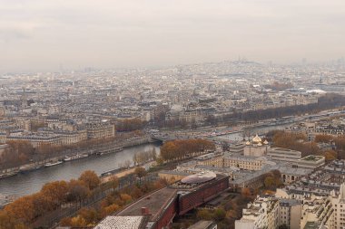 Paris 'in manzarası ve Seine Nehri, köprü ve Vladimir' in kilisesi, Eiffel Towe 'dan çekilen fotoğraf