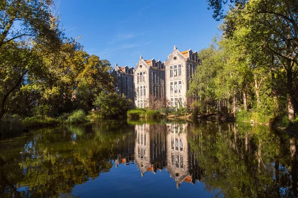 stock image Photography of lake and beautiful bulding at Parque Dom Carlos in Caldas da Rainha, Portugal, arquitecture and nature landscape