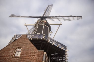 Hollanda, Harleem 'deki geleneksel yel değirmeninin detayları.