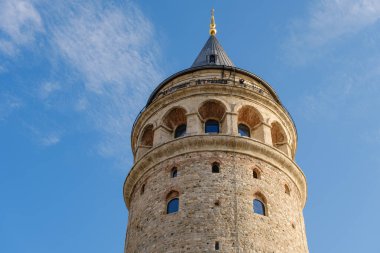 Mavi gökyüzü arka planında galata kulesi