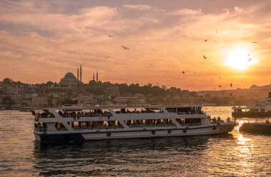 İstanbul şehrinin günbatımı manzarası
