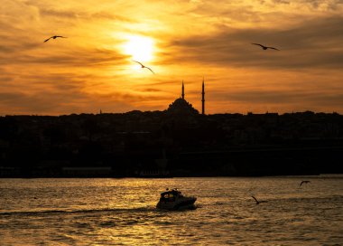 Gün batımı ve galata köprüsü.