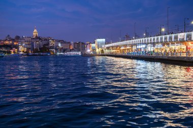 İstanbul 'da Galata Köprüsü