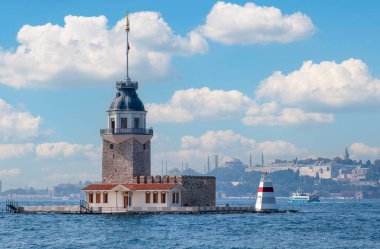  İstanbul 'daki Bakire Kulesi (Kiz kulesi)