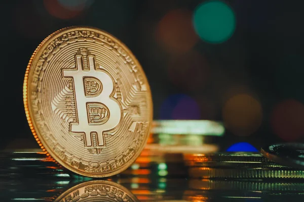 Golden Bitcoins Crypto Valuta Med Blockchain Teknik Koncept Pengar Investeringar — Stockfoto