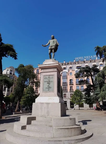Agosto 2022 Madrid España Una Estatua Miguel Cervantes —  Fotos de Stock