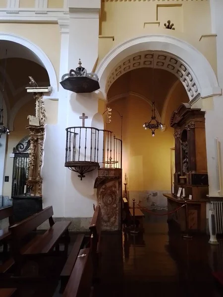 西班牙托莱多一座教堂的内部视图 — 图库照片