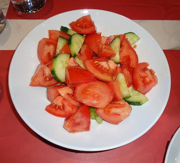 Tomaten Gurken Salat Mit Olivenöl — Stockfoto