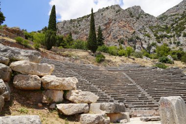Yunanistan 'daki Delphi Kâhini' nin antik tiyatrosu.