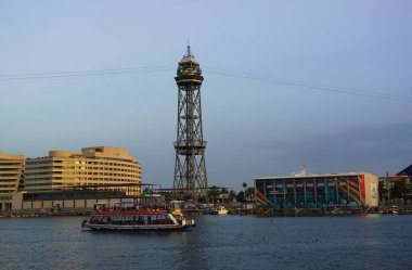 18 Temmuz 2024, Barselona, İspanya. Akşamları şehrin limanının manzarası