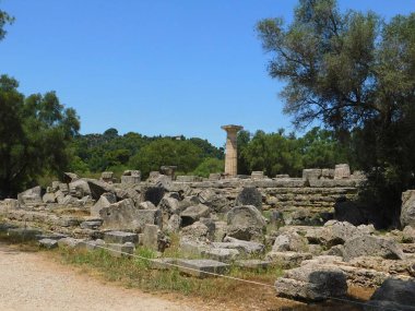 Yunanistan 'daki antik Olympia' daki Zeus tapınağının kalıntıları