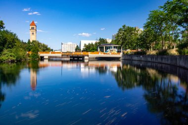Spokane Washington yazın şehir merkezinde.