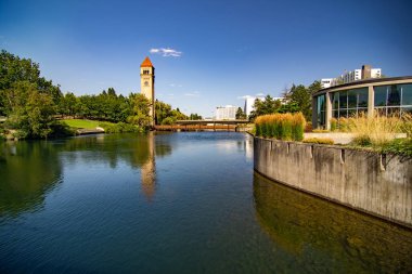 Spokane Washington yazın şehir merkezinde.