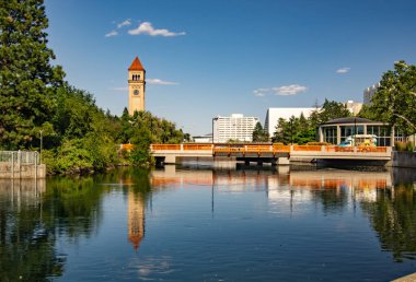 Spokane Washington yazın şehir merkezinde.
